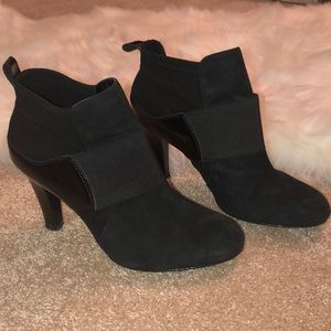 Ellen Tracy black suede & patent ankle booties